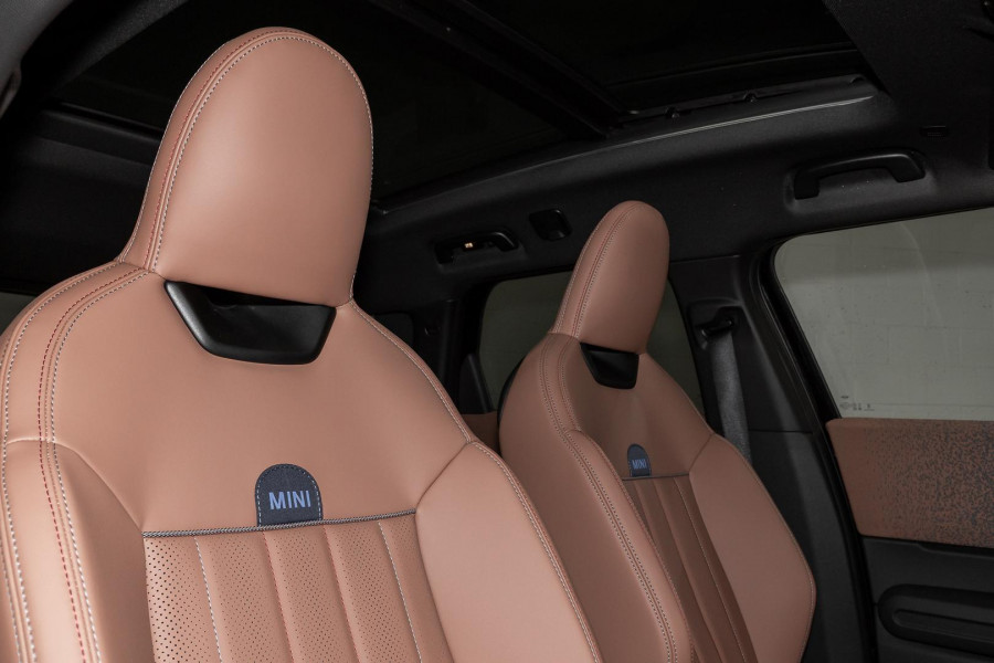 2026 MINI Countryman U25 S Favoured SUV