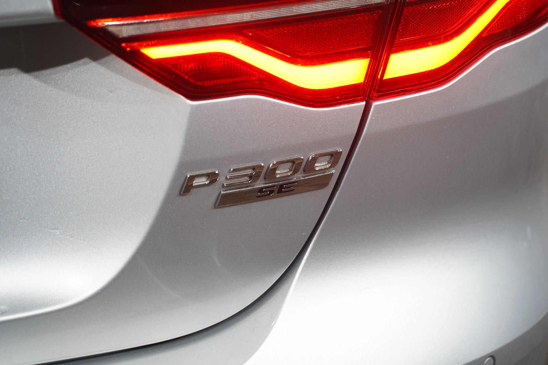 2019 Jaguar Xe P300 R-Dynamic Se (221kw) Sedan Image 9