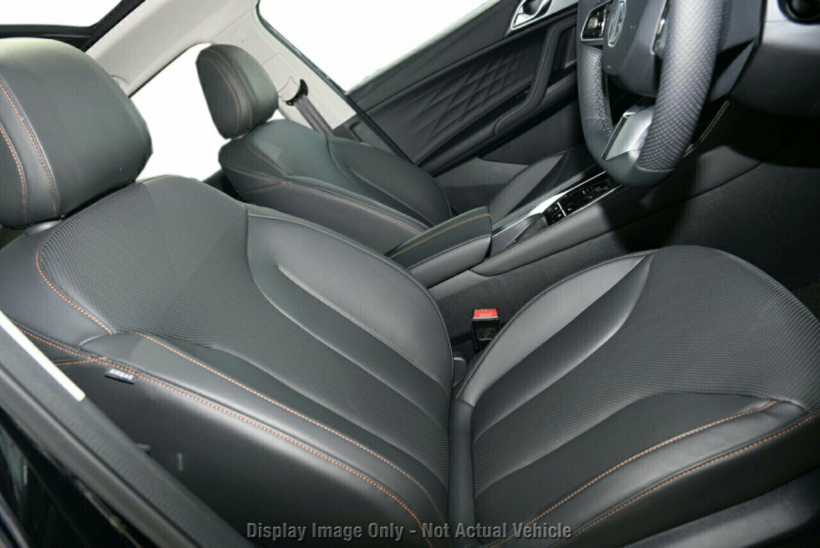 2024 MY24.5 MG HS AS33 Essence SUV Image 10
