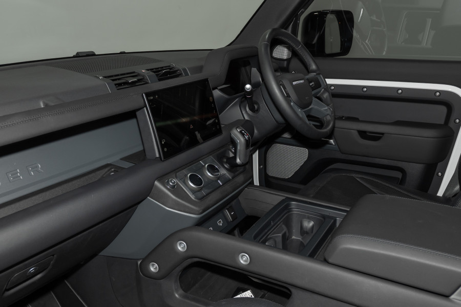 2024 Land Rover Defender L663 130 D300 X-Dynamic SE SUV Image 23