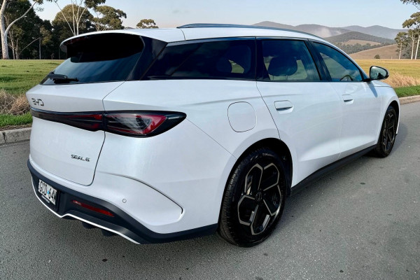2026 BYD Seal 6  Premium Wagon Image 7