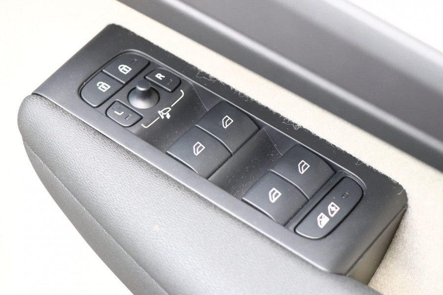 2019 Volvo Xc40 (No Series) MY20 T4 Momentum Suv Image 17