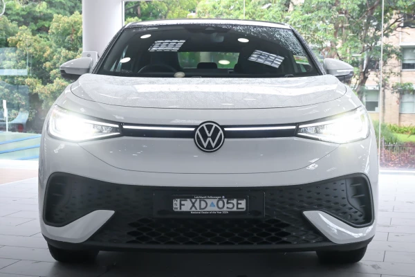 2025 Volkswagen ID. 5 E2 Pro SUV Image 4