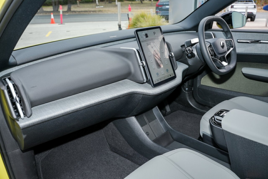 2024 MY25 Volvo EX30  Single Motor Extended Range Plus SUV Image 27