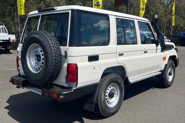 2025 Toyota LandCruiser GDJL76R (Wagon) Workmate Wagon Image 4