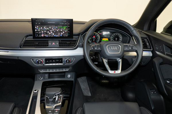 2025 Audi Q5 FY 55 TFSI e S Line SUV image 7