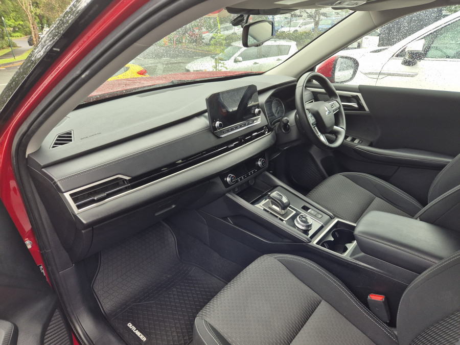 2023 Mitsubishi Outlander ZM LS SUV Image 27