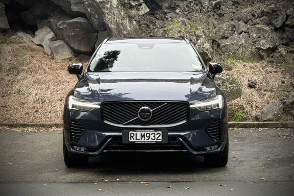 2025 Volvo XC60 UZ Ultra B5 Dark SUV Image 2