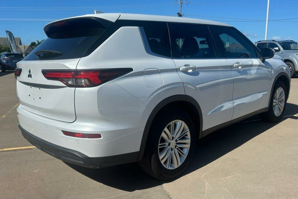 2022 MY23 Mitsubishi Outlander ZM ES SUV Image 3