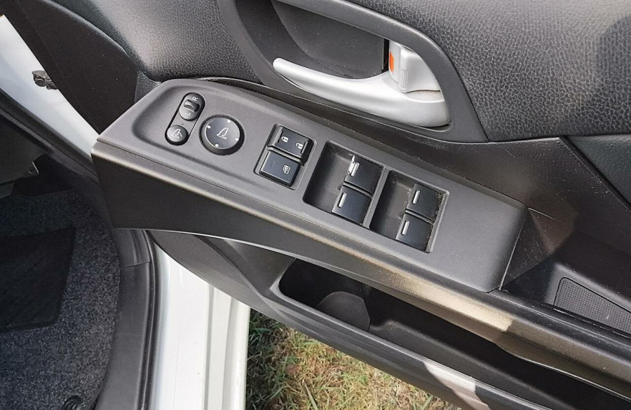 2012 Honda Civic 9th Gen VTi-L Hatch Image 13