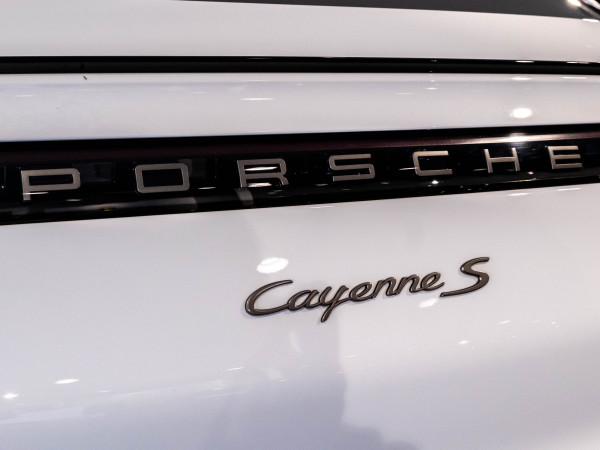 2022 MY23 Porsche Cayenne S Platinum Edition Coupe image 14