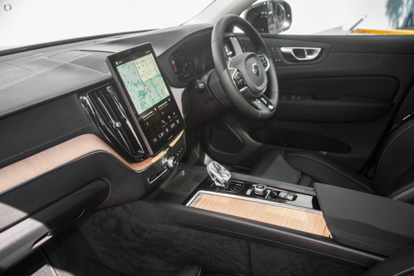 2026 Volvo XC60 UZ Ultra B5 Dark SUV Image 6