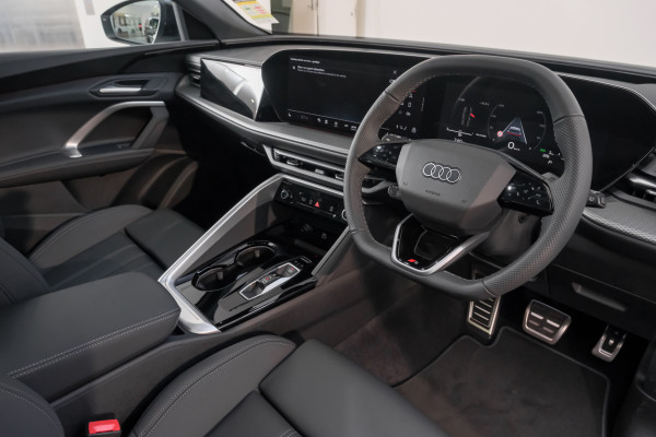2026 Audi Q5 TFSI Sport SUV image 7