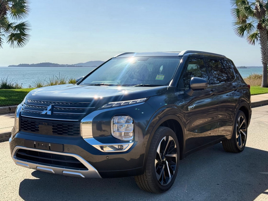 2025 MY24 Mitsubishi Outlander ZM PHEV Exceed SUV Image 3