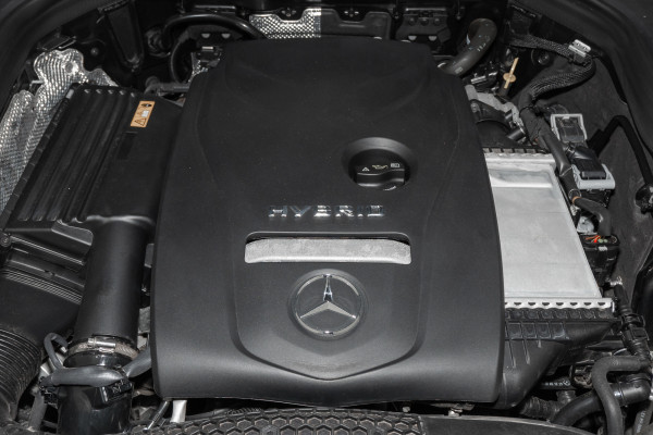 2020 Mercedes-Benz GLC-Class 300e 4matic (Hybrid) SUV Image 24