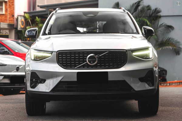 2024 MY25 Volvo XC40 XZ Ultra B4 Dark SUV Image 2