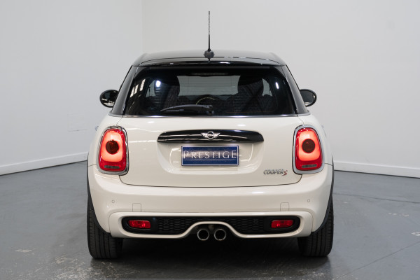 2015 MINI Cooper S Hatch Image 9