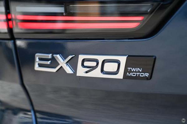 2025 Volvo EX90  Plus Twin Motor SUV Image 5