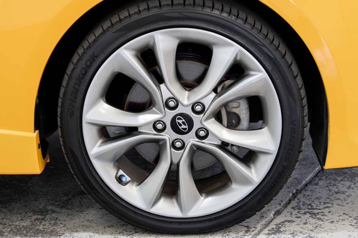 2015 Hyundai Veloster Sr Turbo Coupe Image 5
