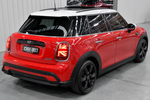 2022 MINI Cooper F55 LCI-2 C Classic Hatch image 26