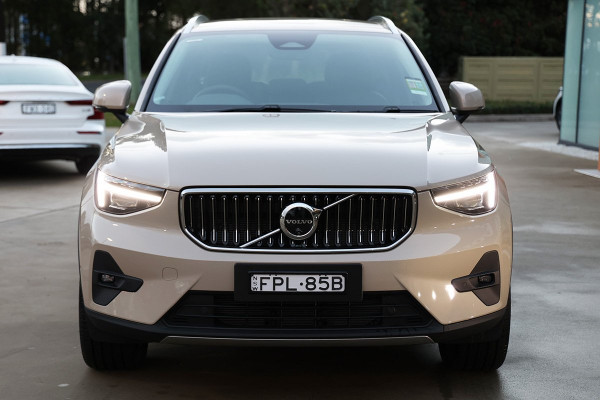 2024 MY25 Volvo XC40 XZ Ultra B4 Bright SUV Image 3