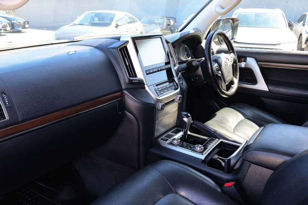 2016 Toyota LandCruiser VDJ200R VX SUV Image 7