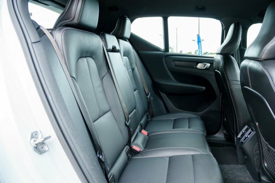 2021 Volvo XC40 XZ T5 R-Design SUV Image 10