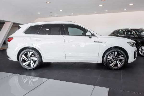 2022 Volkswagen Touareg CR 210TDI R-Line SUV image 3