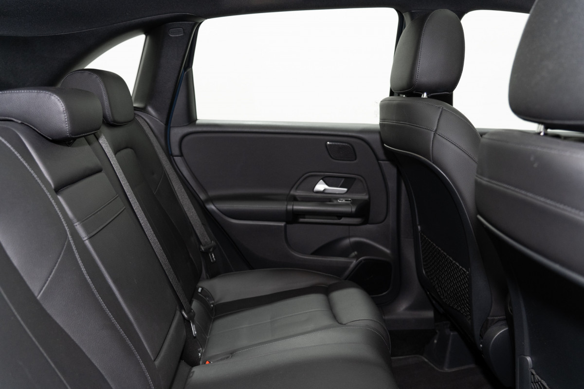 2019 Mercedes-Benz B180 Hatch Image 3