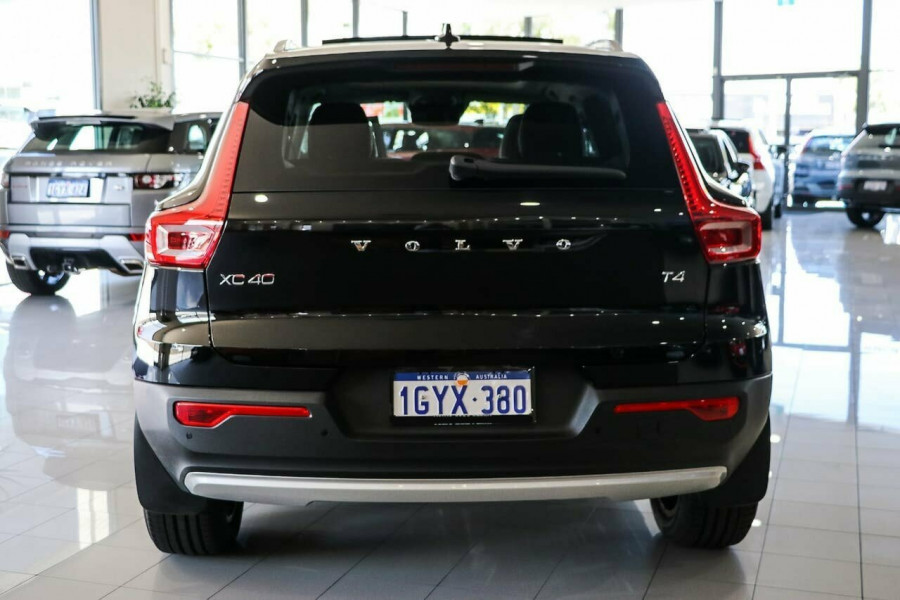2019 Volvo XC40 XZ T4 Momentum Suv Image 8