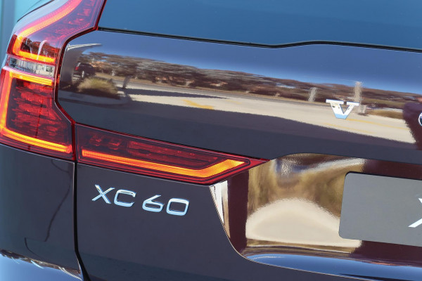 2025 Volvo XC60 UZ Plus T8 Plug-in Hybrid Dark SUV Image 26
