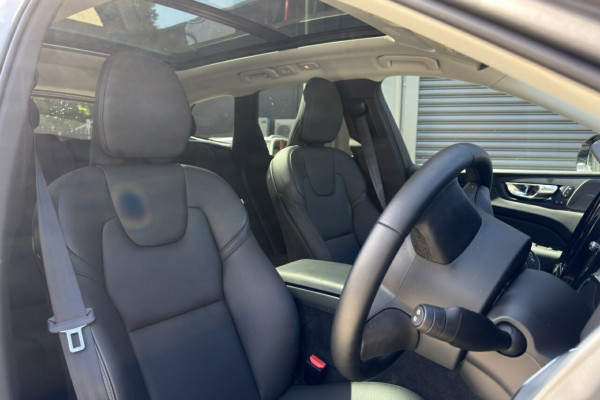 2025 Volvo XC60 UZ Plus T8 Plug-in Hybrid SUV Image 12