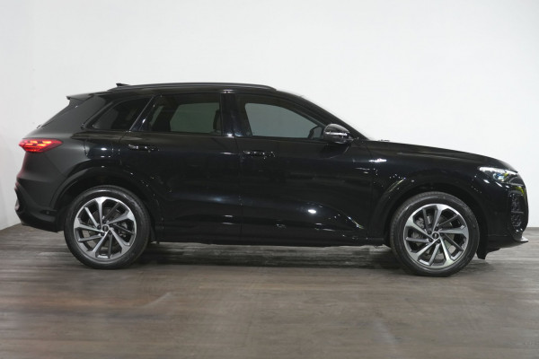 2025 Audi Q5 FY 55 TFSI e S Line SUV Image 3