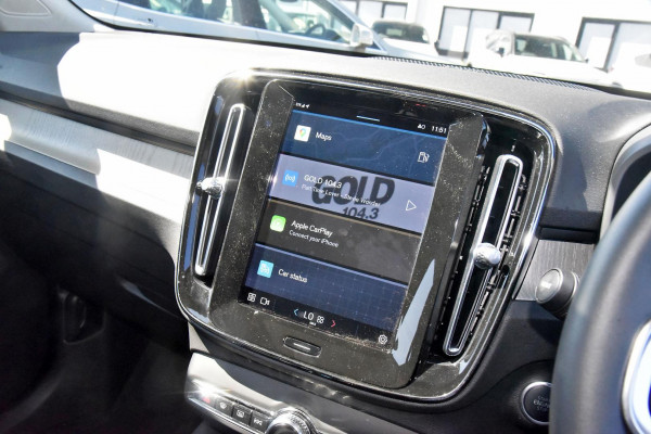 2023 Volvo XC40  Ultimate B5 Dark SUV Image 5