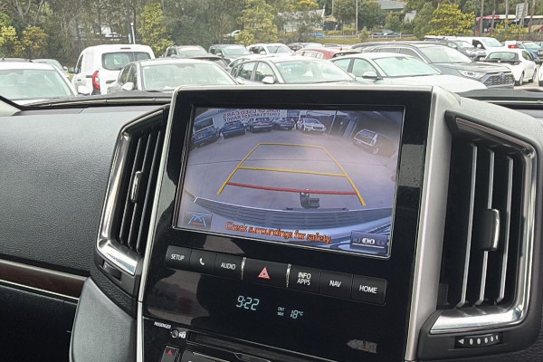 2017 Toyota LandCruiser VDJ200R VX SUV Image 18
