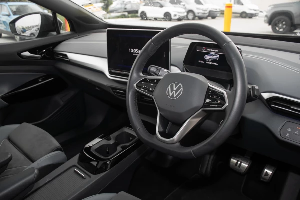 2025 Volkswagen ID. 5 E2 Pro SUV Image 6