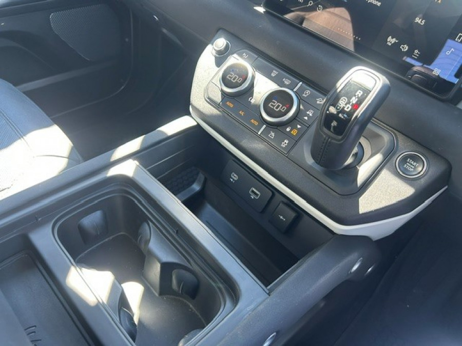 2023 MY23.5 Land Rover Defender L663 90 D250 S SUV Image 18