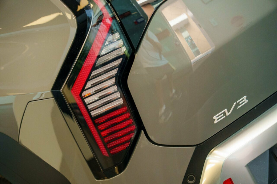 2025 Kia EV3 SV Earth SUV Image 6