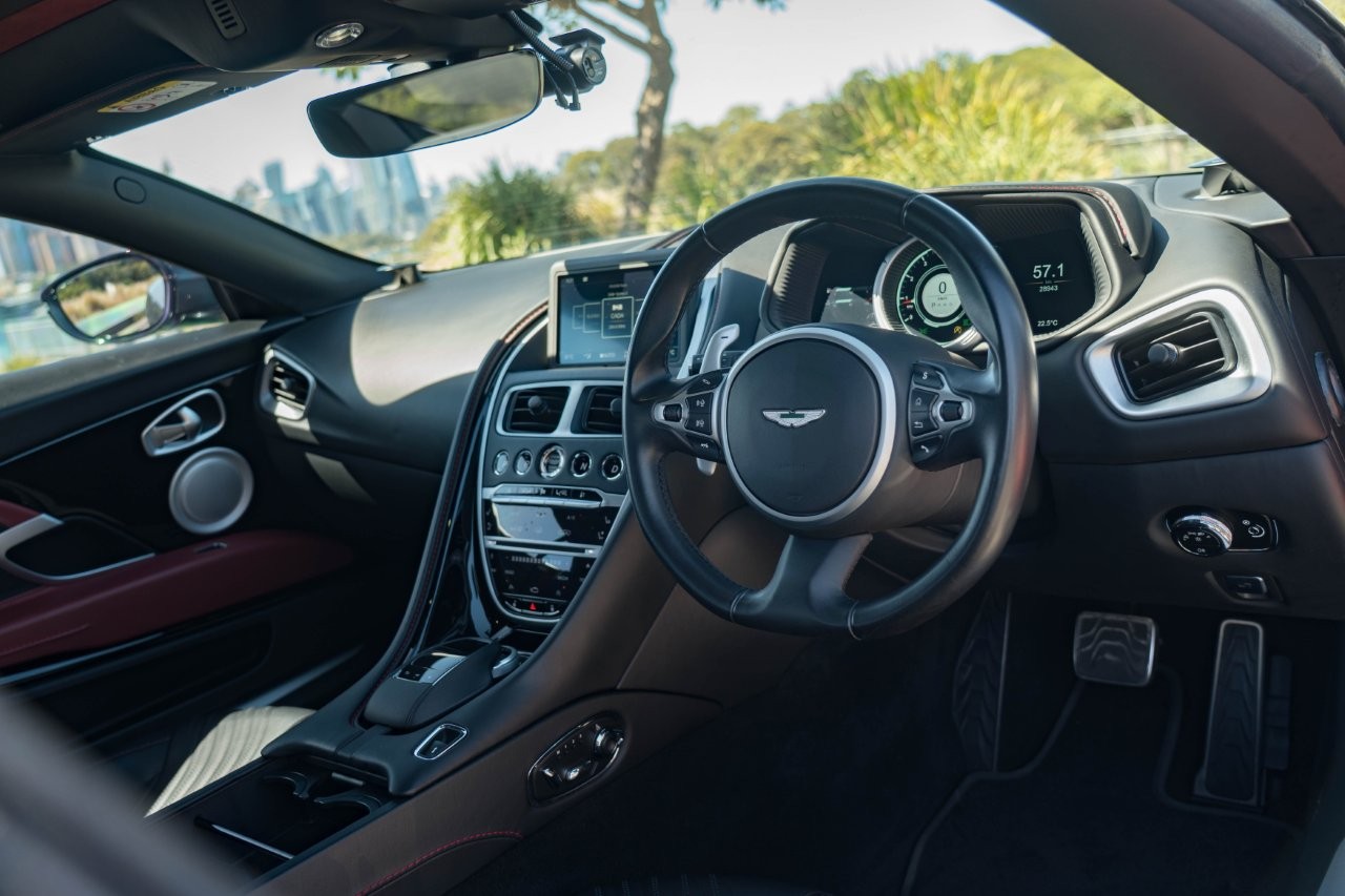 2018 Aston Martin DB11 Coupe Image 10