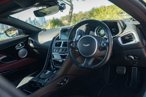 2018 Aston Martin DB11 Coupe Image 10