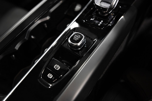 2026 Volvo XC60 UZ B5 Ultra Dark 2L Petrol Hybrid AWD SUV Image 14