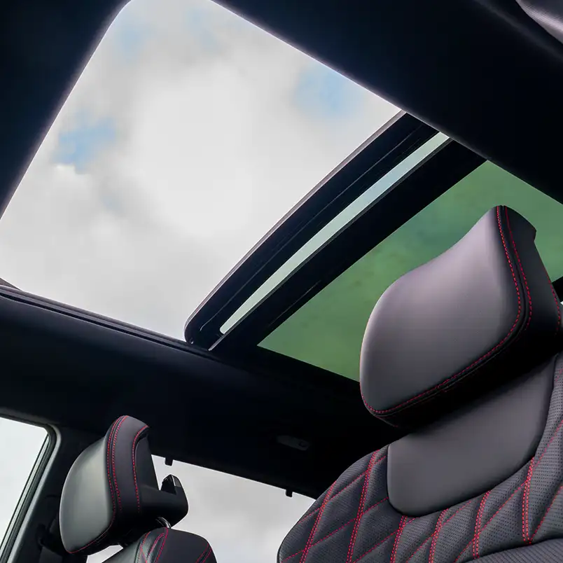 Panoramic glass sunroof Image
