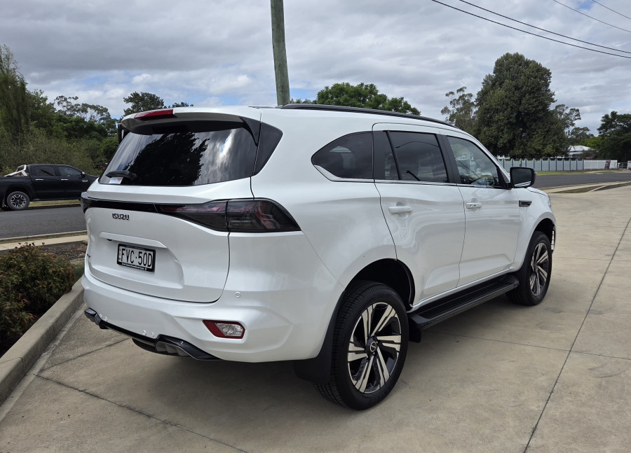 2025 MY25.5 Isuzu MU-X RJ LS-T SUV Image 25