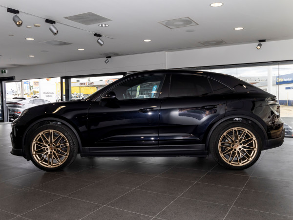 2025 [THIS VEHICLE IS SOLD] image 6