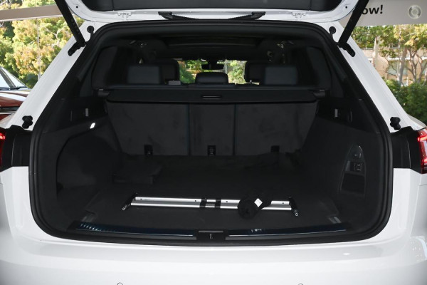 2025 Volkswagen Touareg RC 210TDI R-Line SUV Image 7