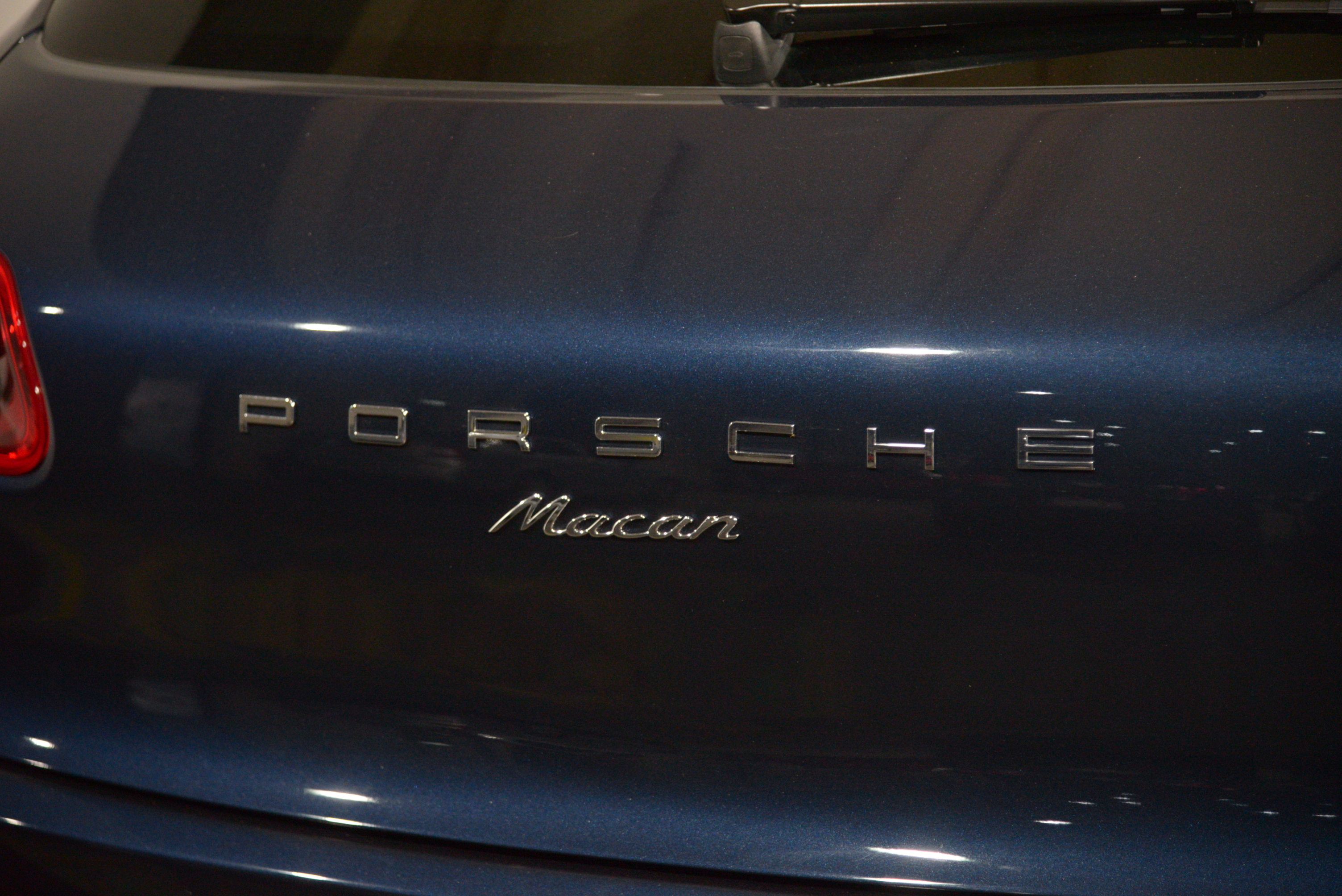 2017 Porsche Macan SUV Image 9