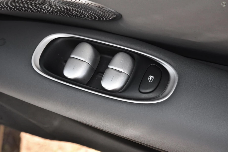 2026 MY25 MG IM5 P12L Performance Hatch Image 13