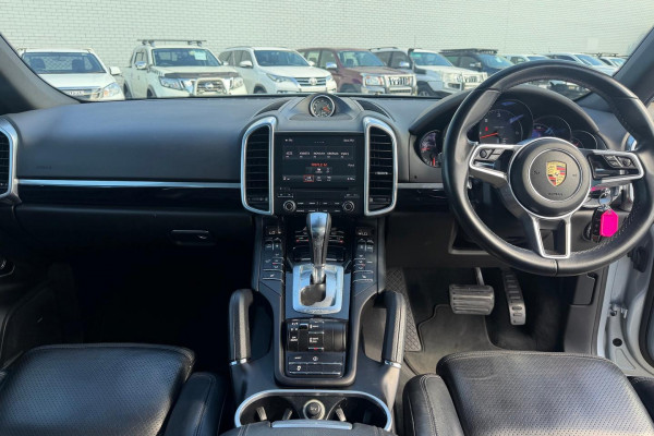 2016 MY17 Porsche Cayenne 92A Platinum Edition SUV Image 14