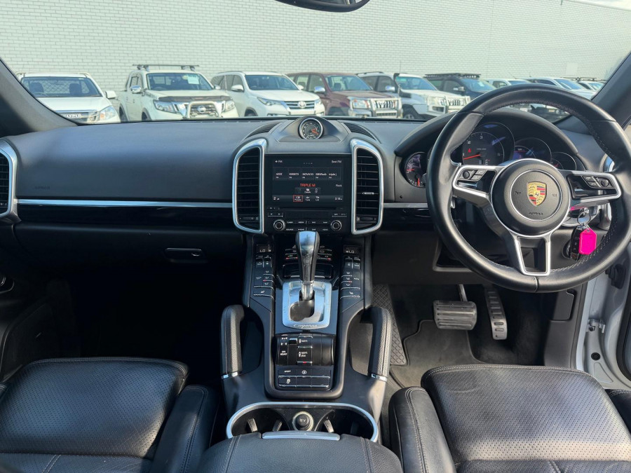 2016 MY17 Porsche Cayenne 92A Platinum Edition SUV Image 14