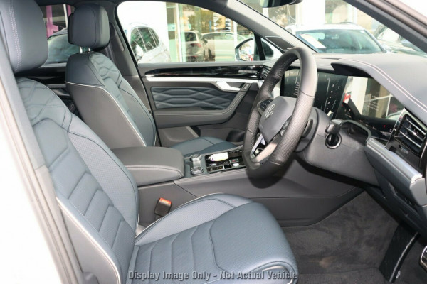 2026 Volkswagen Touareg RC 210TDI Wolfsburg Edition SUV Image 9